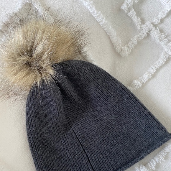 Aritzia Accessories - Tuque ARITZIA